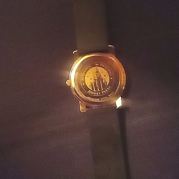 Authentic Original Vintage mickey mouse watch from Disney Parks - Picture 2 of 2
